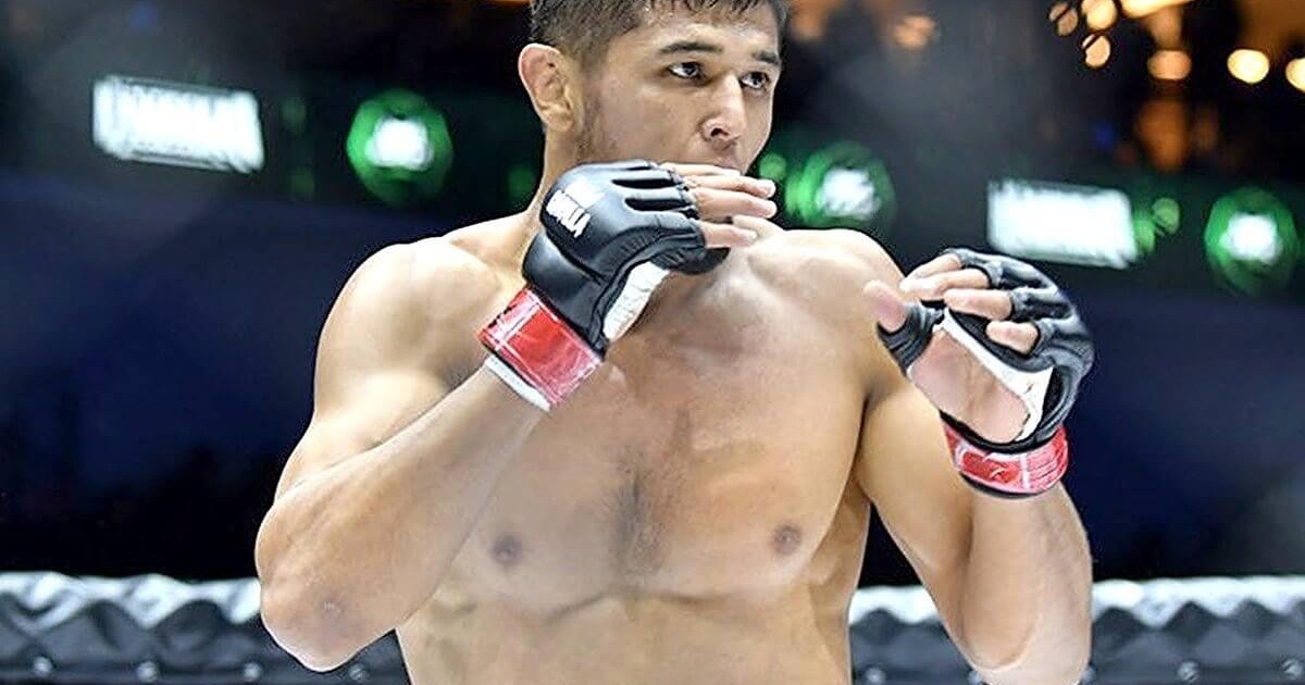 Нұрсұлтан есімді өзбек файтері америкалық қарсыласын жойқын нокаутпен жеңді (ВИДЕО)